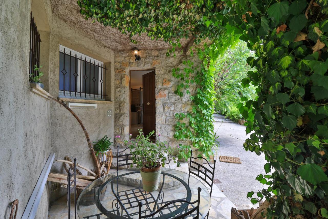 Bed and Breakfast Le Mazet De Tourrettes Экстерьер фото