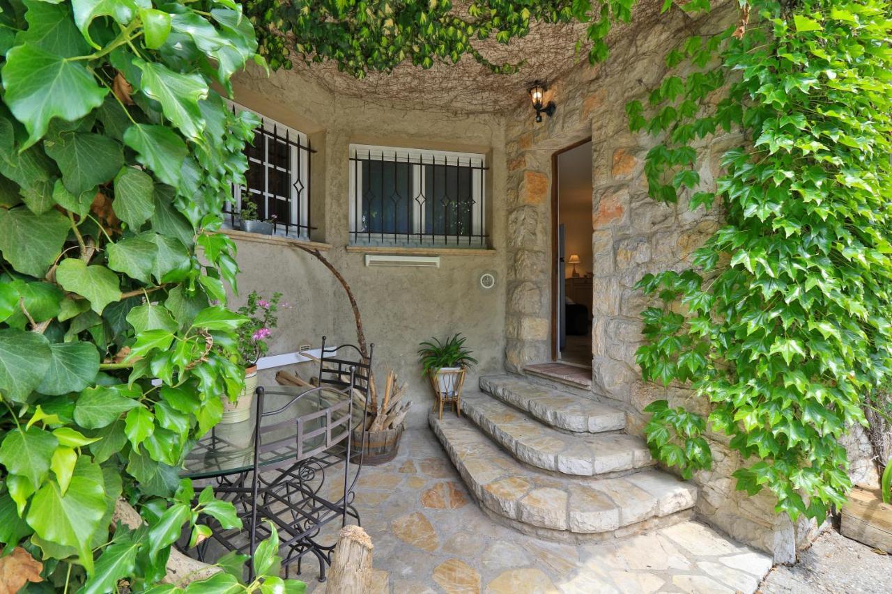 Bed and Breakfast Le Mazet De Tourrettes Экстерьер фото