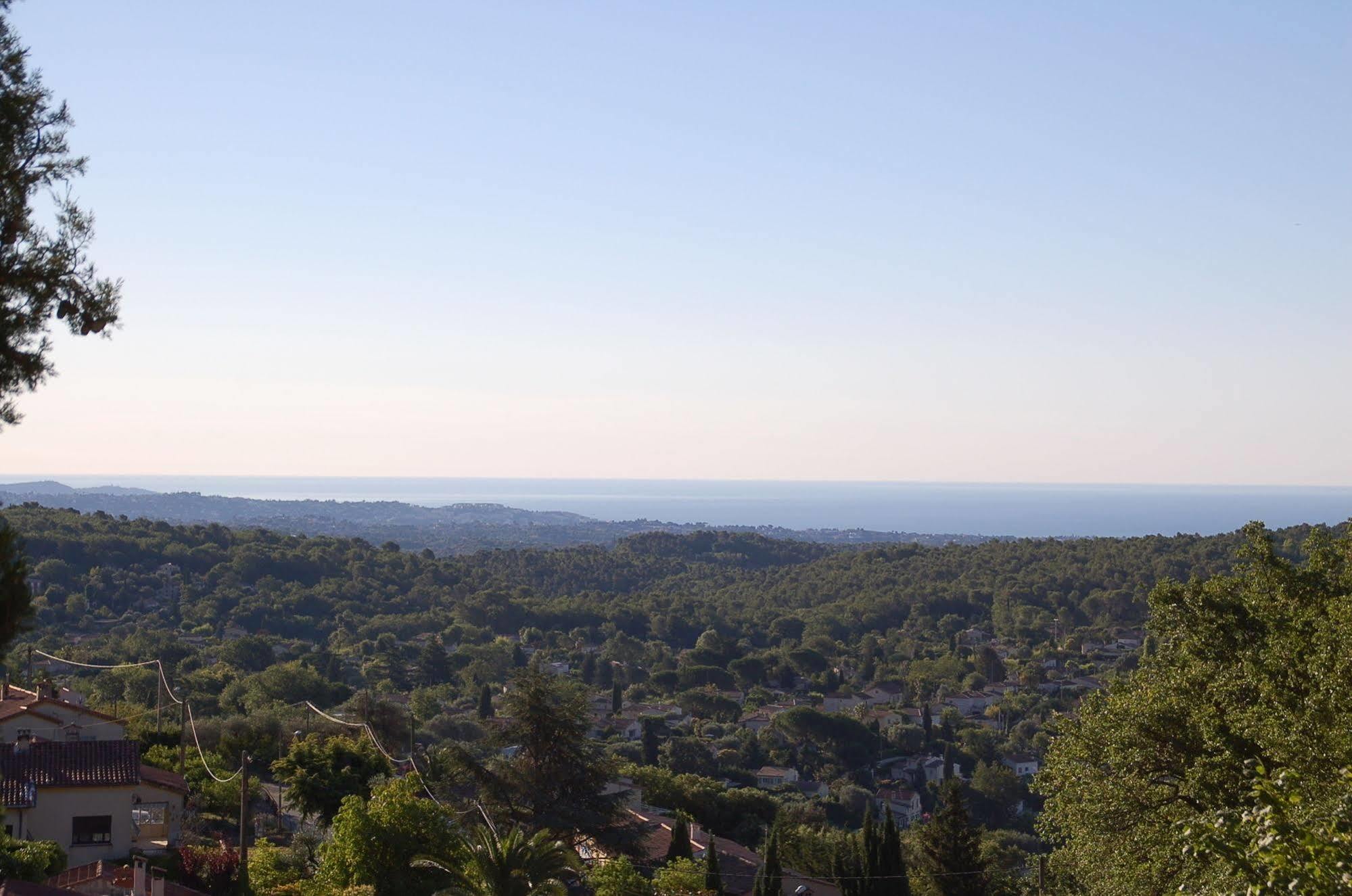 Bed and Breakfast Le Mazet De Tourrettes Экстерьер фото